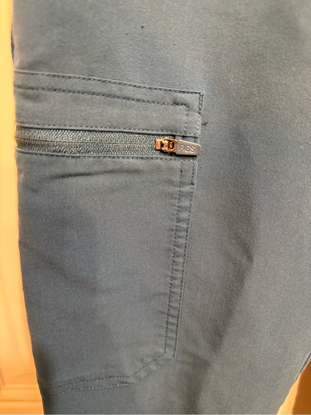 FIGS Yola Skinny Scrub Pants - Picture 7 of 9